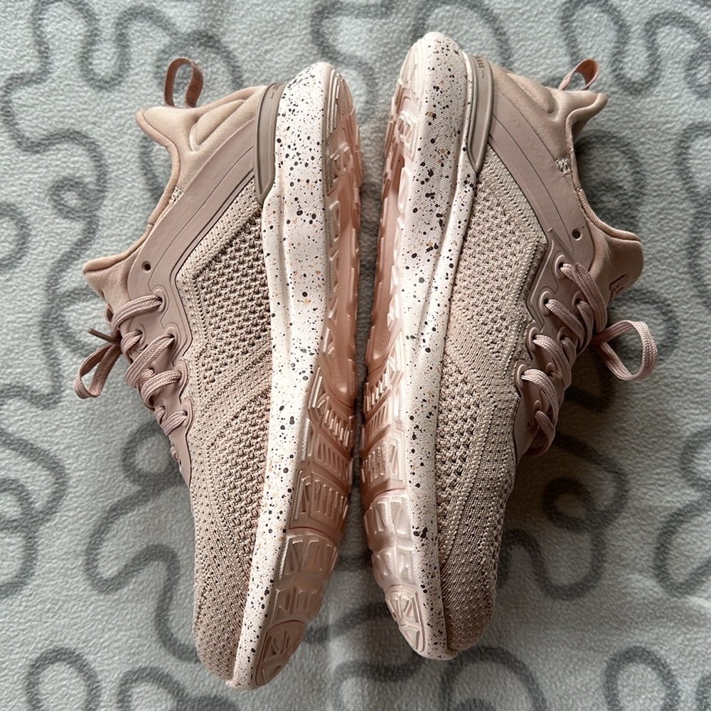 NWOT APL Techloom Tracer Sneakers in Rose Dust - Picture 4 of 9